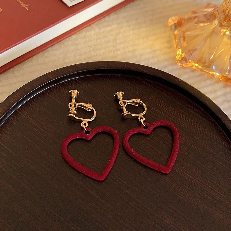 New Flocking Velvet Heart Clip Earrings without Piercing Wine Red Hollow Love Heart Pendants Ear Clips Korean Fashion Ear Cuff