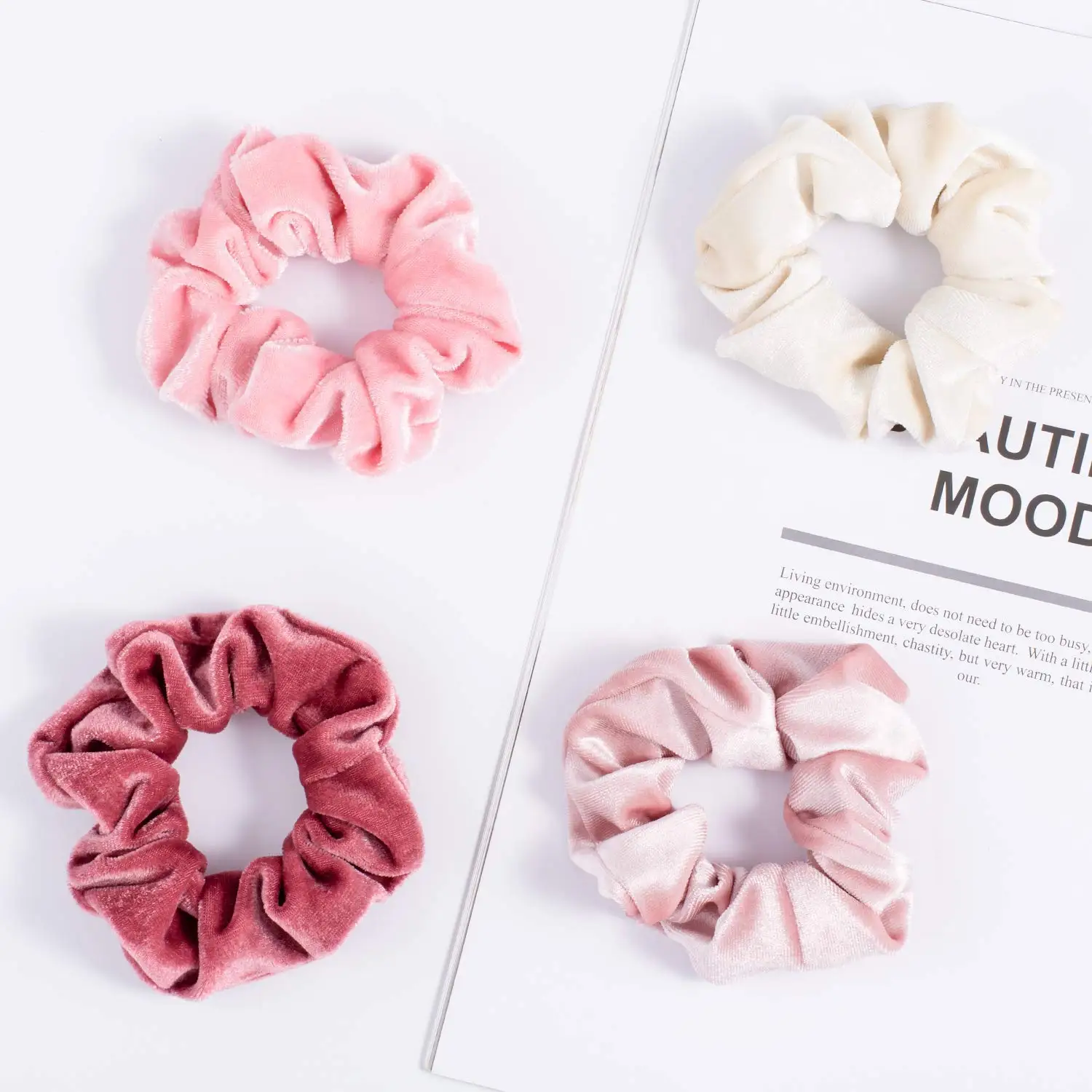 12 ชิ้น Blush Theme Scrunchies กํามะหยี่ Elastics สําหรับผู้หญิงสีชมพู Bobbles นุ่มคนรัก Scrunchy คลาสสิกหนาผม Ties ของขวัญสําหรับหญิง