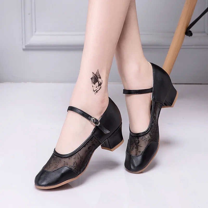 2025 Scarpe da ballo con fondo morbido da donna nuove per la danza quadrata e la danza latina Scarpe da pratica con suola morbida Scarpe da mamma