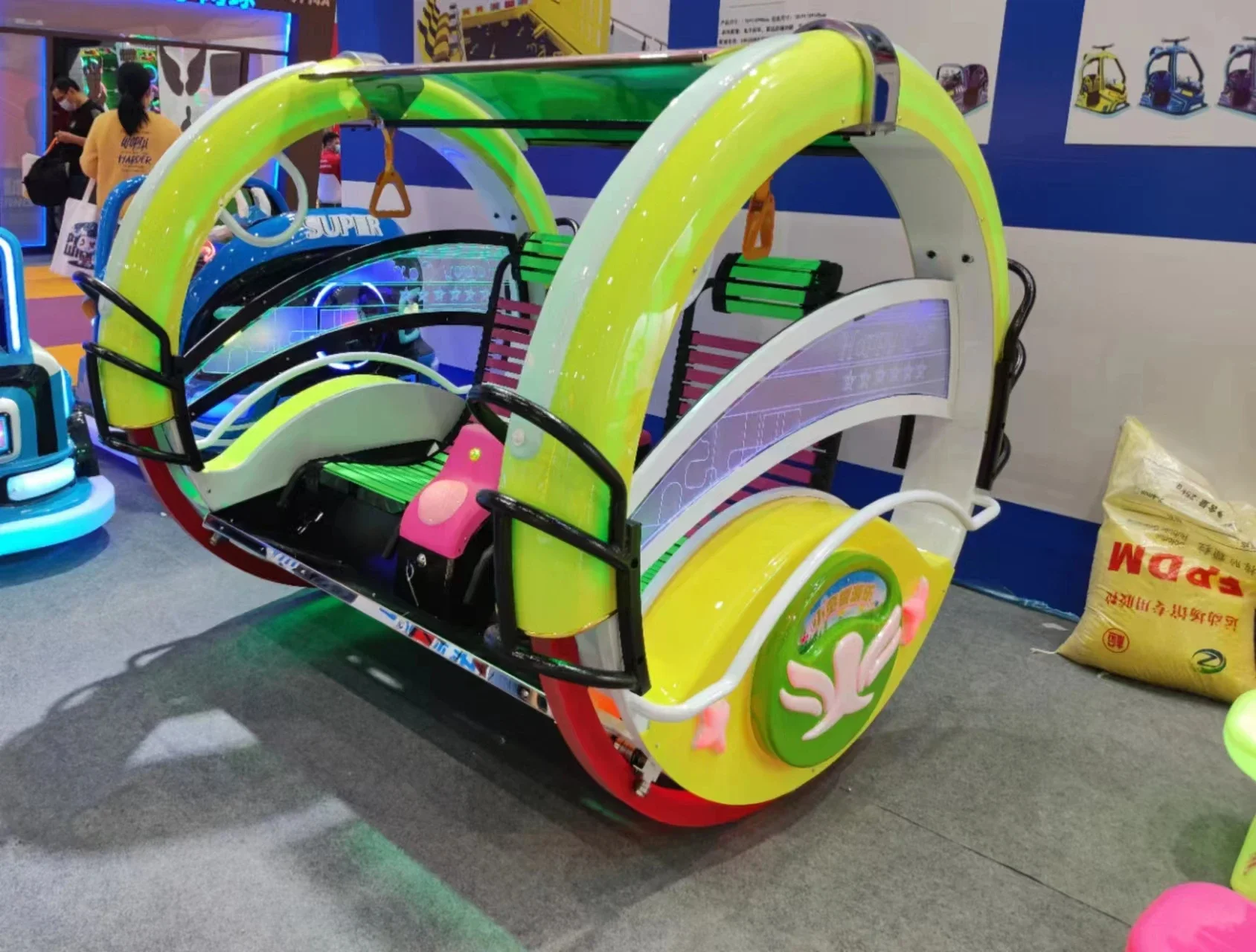 Installations extérieures de parc d'attractions roulement de contrôle de rotation de 180 degrés