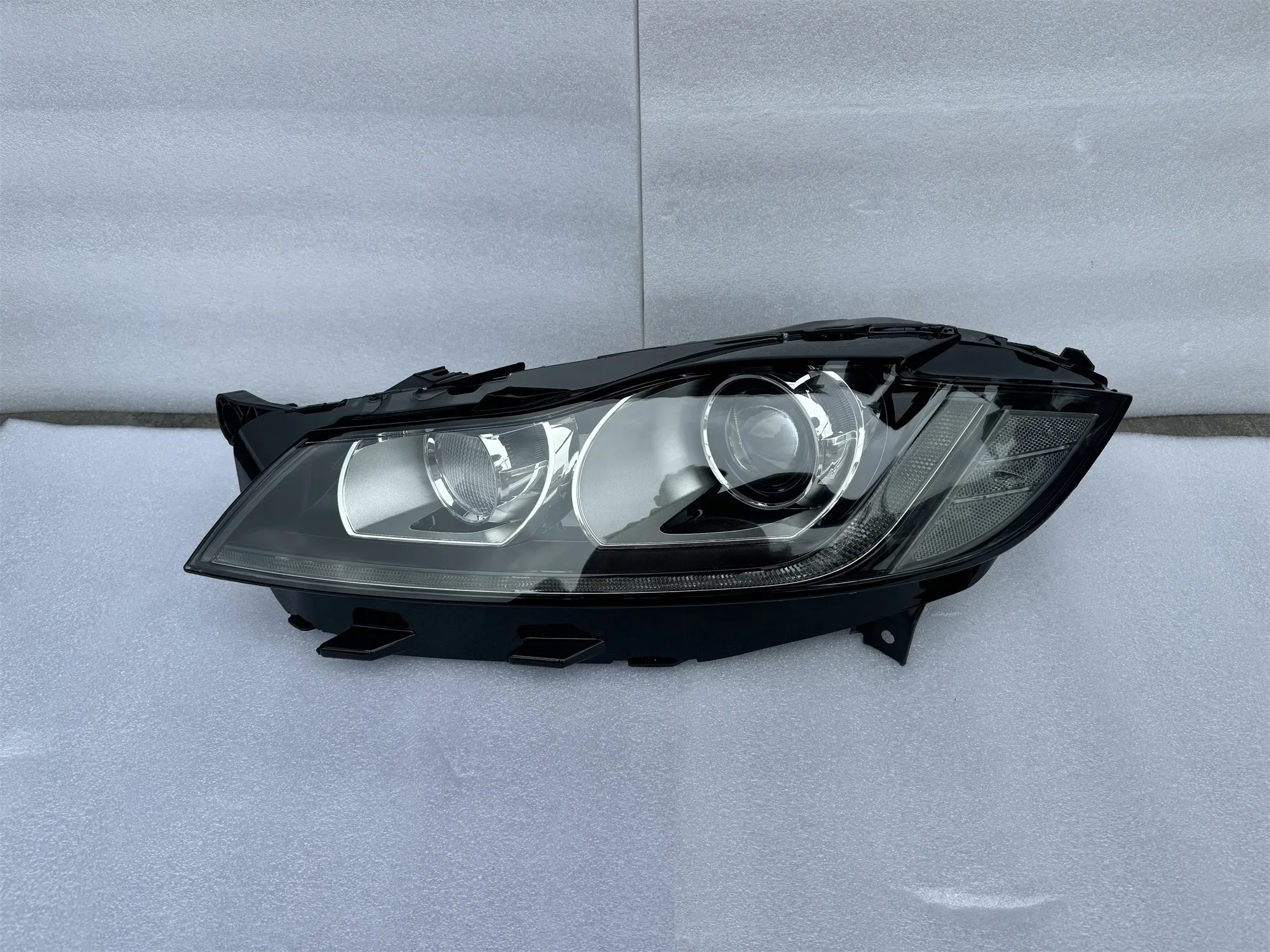 FOR Jaguar XF F-PACE Xenon Headlights for 2016-2020 Models Original Equipment Match Quality And Fitment