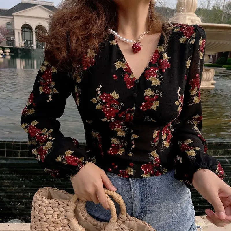 Oversized women's French retro grape print V-neck bubble sleeve palace button slimming shirt top