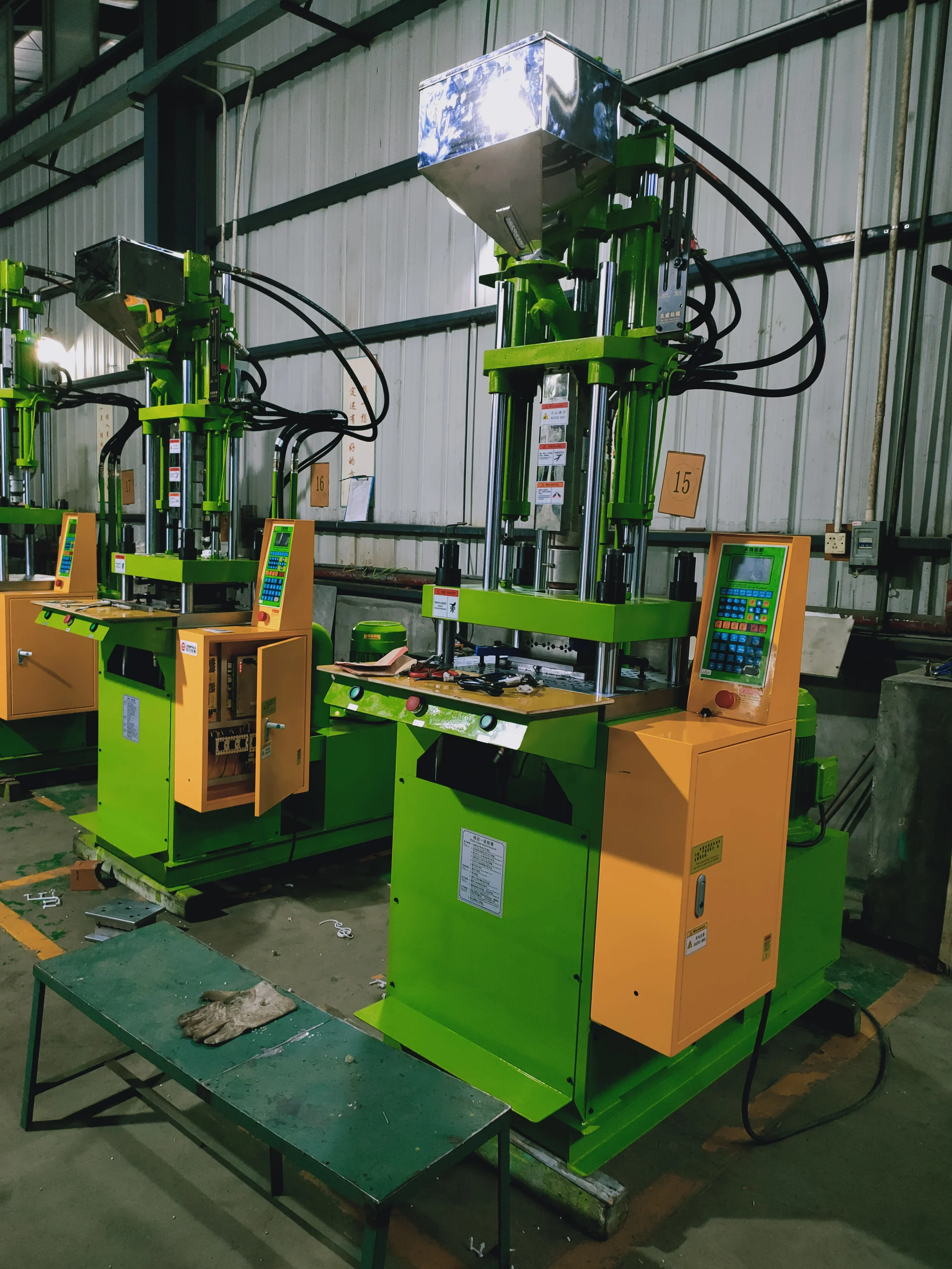 Vertical PVC Injection Molding Machine