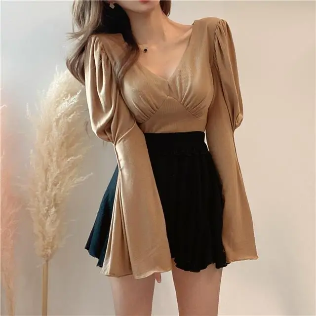 Elegant Flare Sleeve Slim T Shirts Spring Autumn New V Neck Solid Color Pleated Trend Tops Tees Vintage Fashion Women Clothing