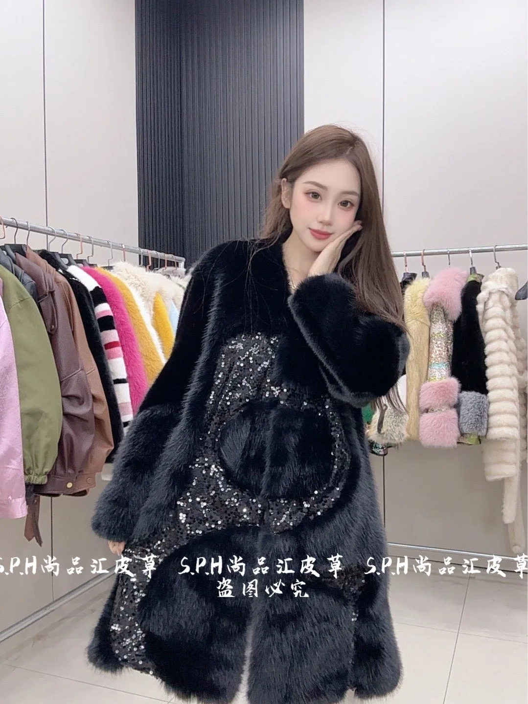 Winter New Thickened Faux Fur Coat for Women Mid-Length Luxury Sequined Loose Fit V-Neck Long Sleeve Coat Women Winter Jacket