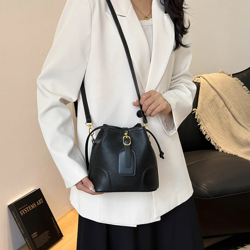 

Elegant Women Leather Classic Fashion Luxury Designer Shoulder Crossbody Tote Bag Handbag For Everyday City Style