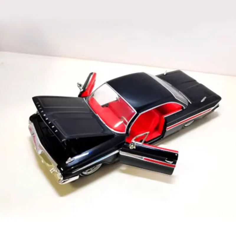 Jada 1:24 Scale 1961 Impala Simulation Alloy Toy Car Model Classic Collection Ornament Gift Souvenirs