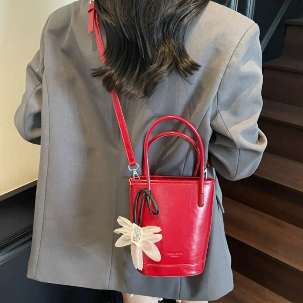 

Fashionable Pu Leather Flower Bucket Bag with Pendant Large Capacity Women's Handbag Solid Color Elegant Crossbody Bag Women