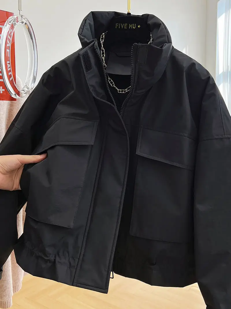 

2025 зимняя короткая однотонная легкая теплая пуховая куртка с воротником-стойкой, женская карманная рабочая одежда, морозостойкое пальто