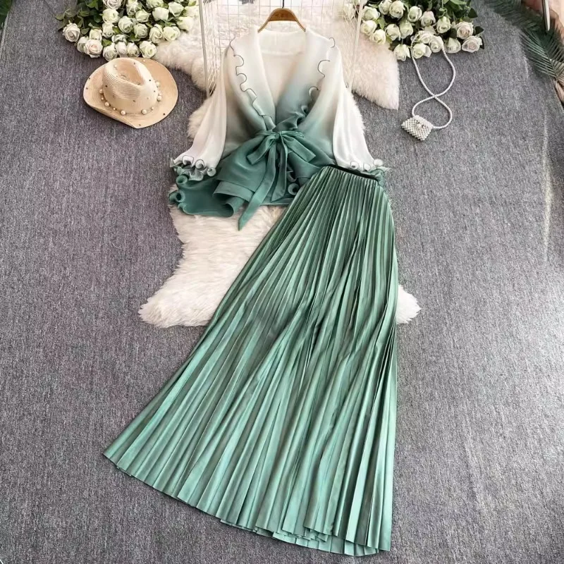 

Fashion Temperament Suit Women's High Sense of Gradual Change Color Fungus Edge Waist Top Two-piece Set High Waist Pleated Skirt