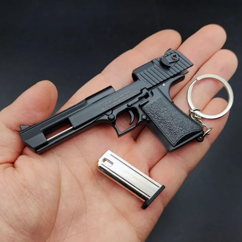 Mini Desert Eagle Toy Guns Arms, Liga preta Chaveiro Pistola, Metal Model Pistolas, PUBG Decoração Toy, 1:3