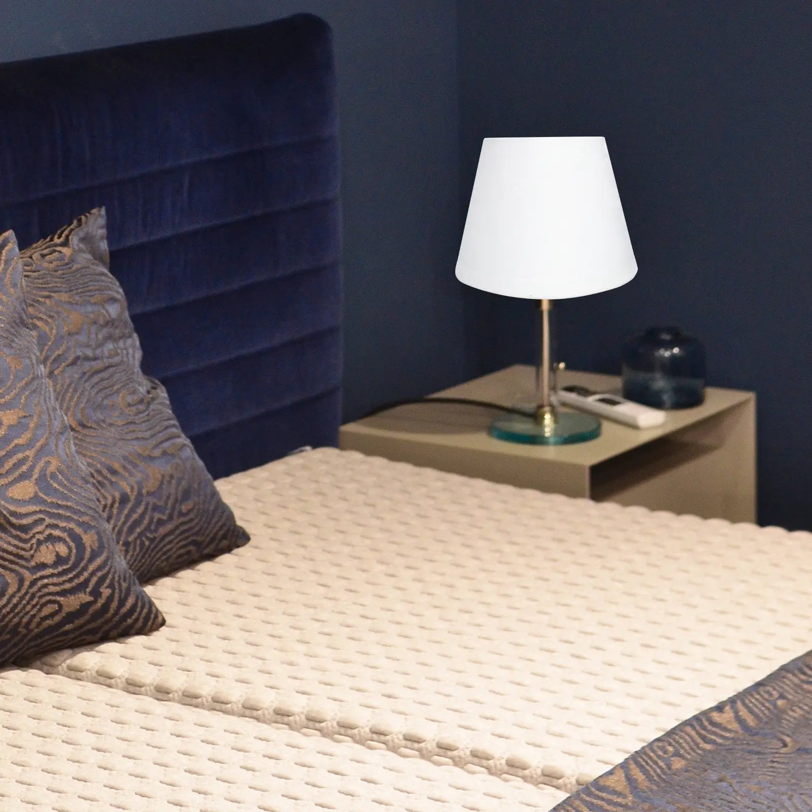 

Тканевый абажур в простом стиле с золотой отделкой, прочный чехол для настольной лампы, декоративный абажур для дома, спальни, кабинета, отеля