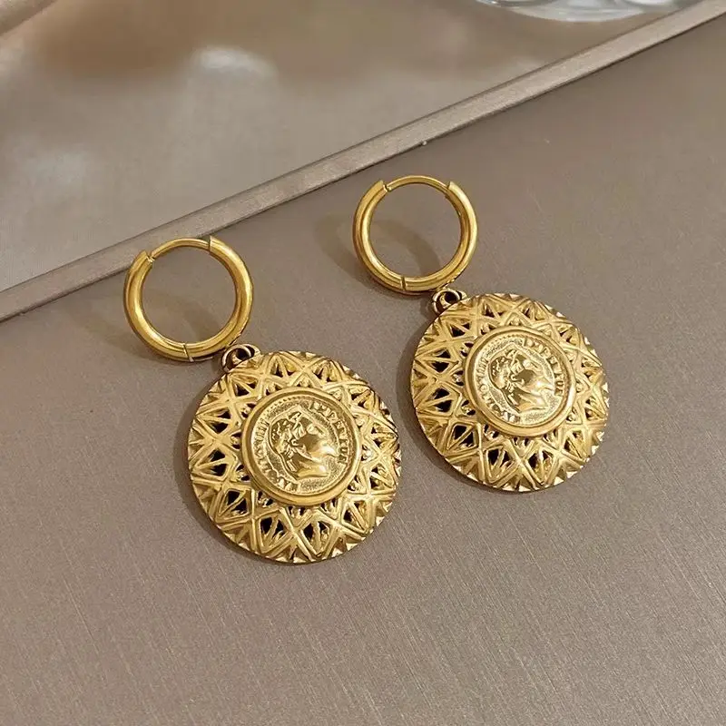 Vintage Gold Plated Stainless Steel Hoop Earrings Exquisite Hollow Circle Human Head Coin Pendant Earrings Charm Jewelry