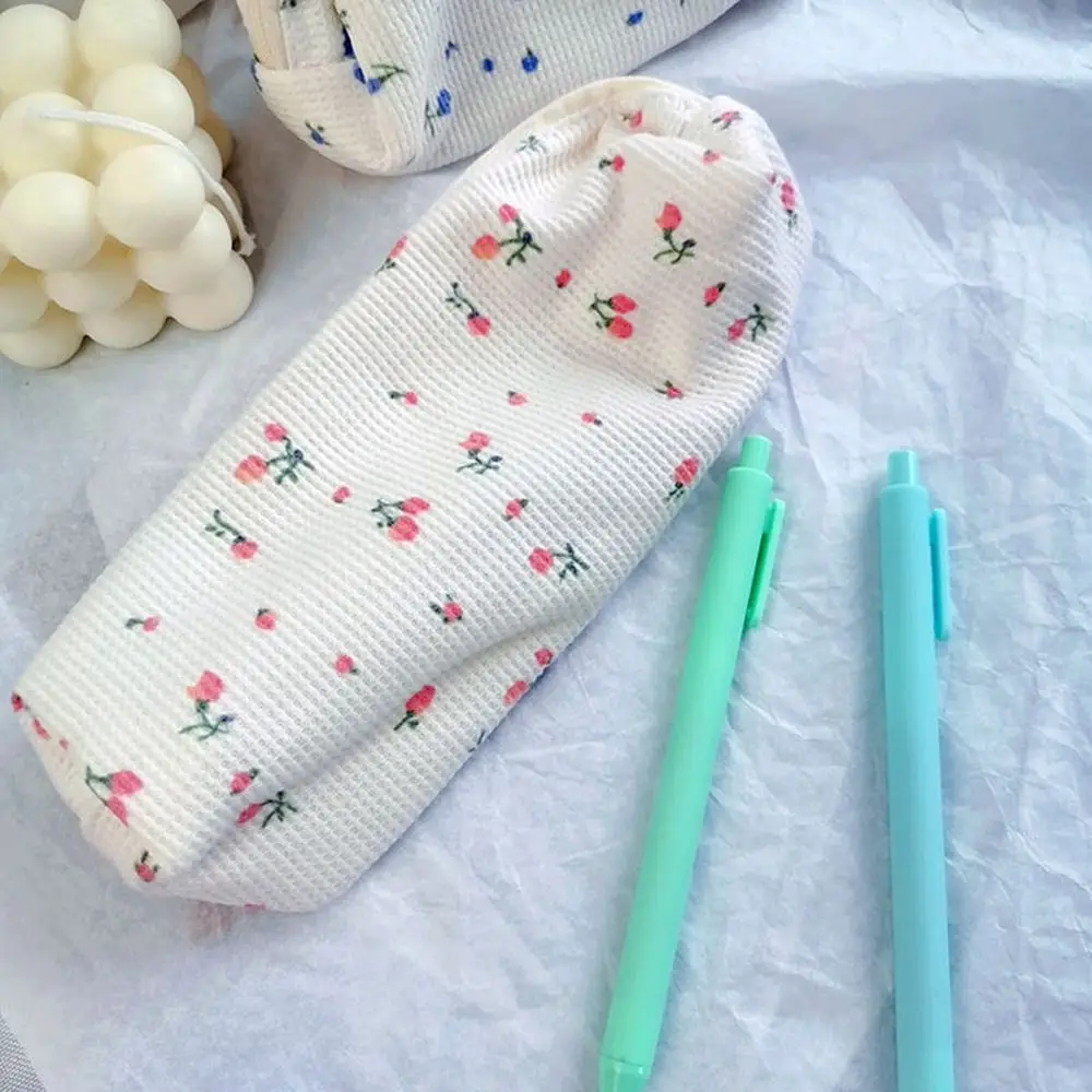 Niedliche Stiftbox für Damen im frischen Stil, Schreibwaren- und Make-up-Tasche, Bleistiftetui, Aufbewahrungstaschen, kleine Blumen