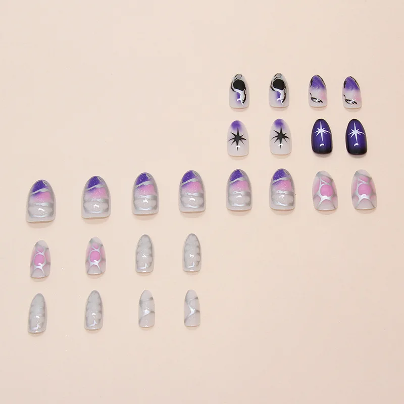 24 個入りミディアムアーモンドプレスオンネイル - エッジの効いたグリッタースタイルのギャラクティックストライプデザイン |   女の子向け