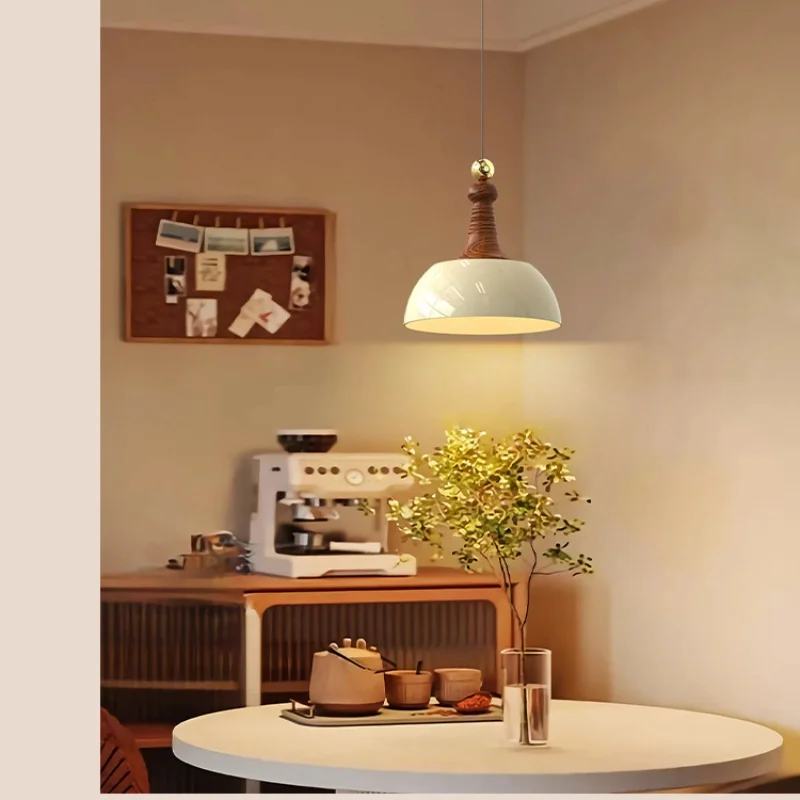 Retro single head chandelier, medieval style creative bedroom bedside minimalist bar counter restaurant chandelier