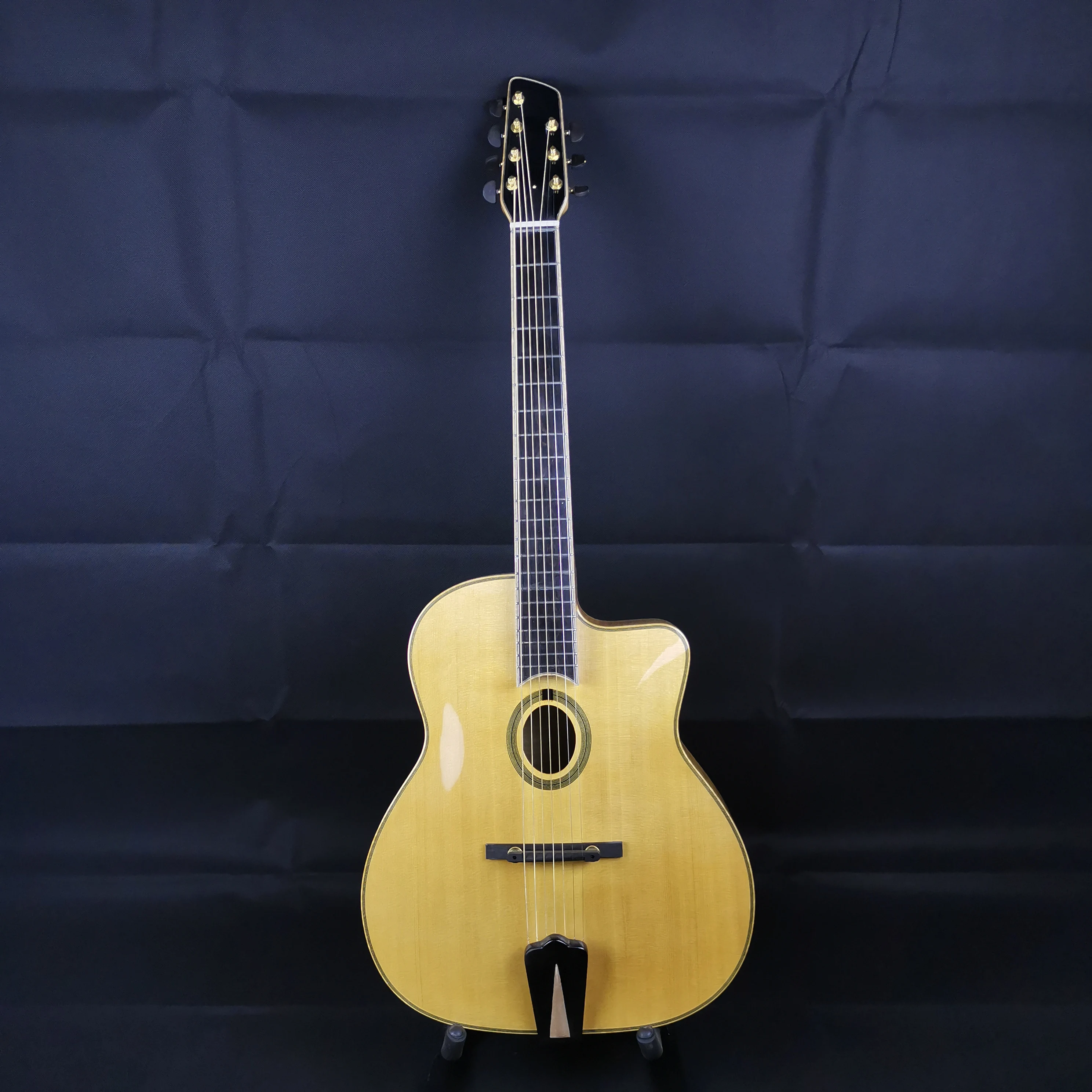 

Handmade Custom Gypsy Jazz Guitar with Spruce Top Maple Back/Side Ebony Fingerboard Hollow Body for Professional Performance