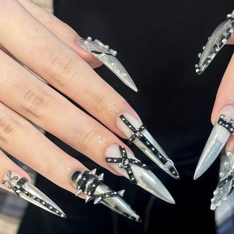 Bild 3: Punk-Style Gürtelketten-Nieten-Kunstform – Coole, trendige Mädchen-Accessoires Silikonform für 3D-Nageldekoration