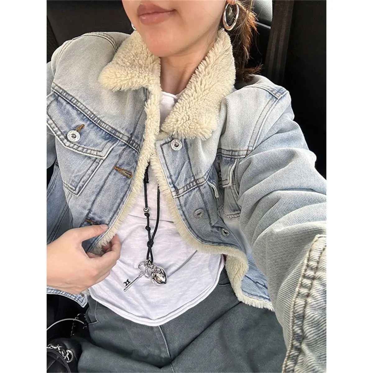 

Джинсовое пальто с мехом и капюшоном, плюшевое женское осеннее пальто с воротником-стойкой, облегающая минималистичная уличная одежда, стеганая одежда на пуговицах для городских социальных встреч