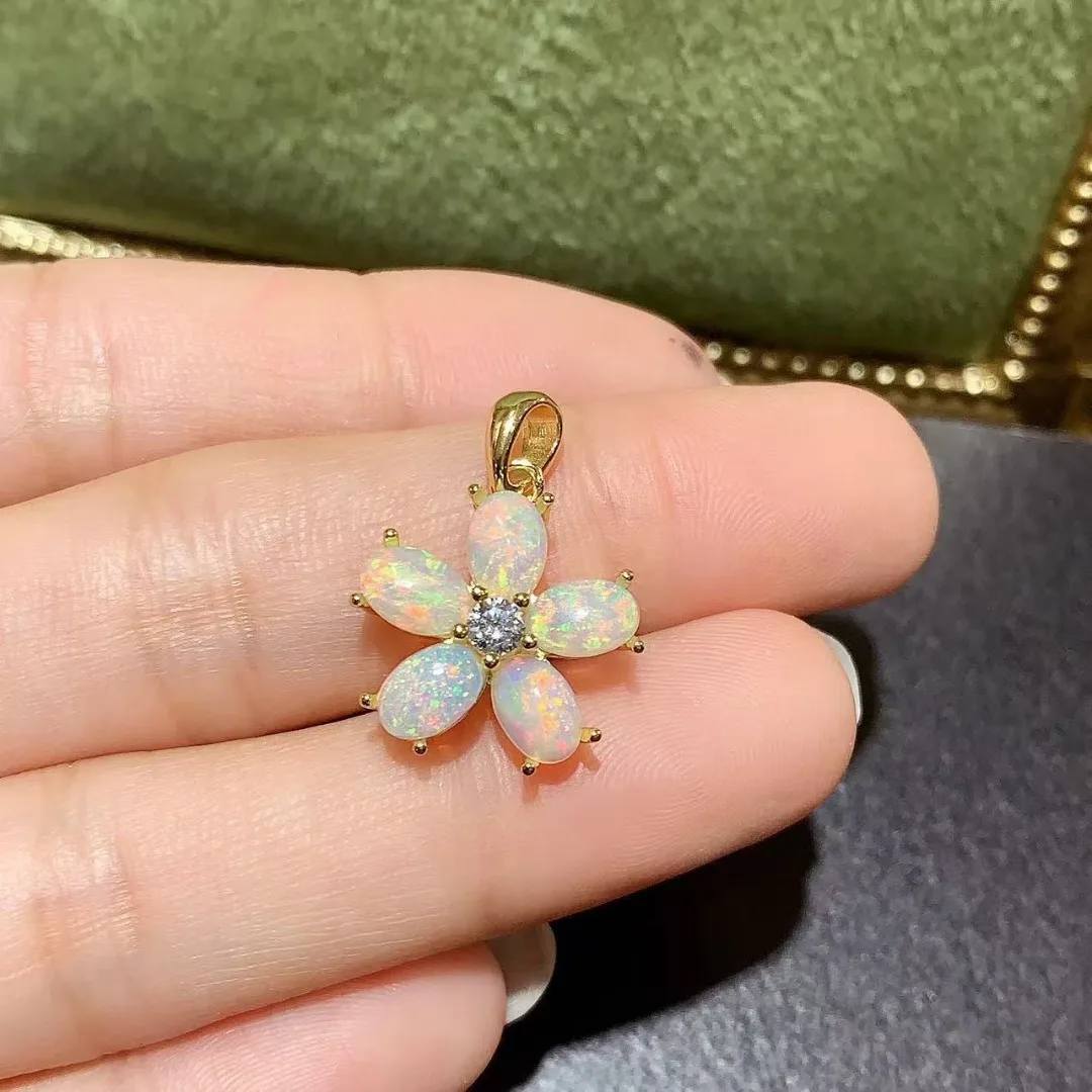 

Подвеска из стерлингового серебра с натуральным огненным опалом. Шикарная роскошная дизайнерская ювелирная деталь для женщин, разработанная дизайнерским дизайнером.