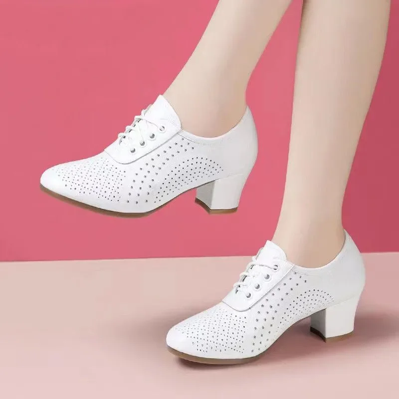 Sapatos Femininas Moda damska Wysokiej jakości wiosna i lato Sznurowane czarne buty na wysokim obcasie Student School White Shoes A244