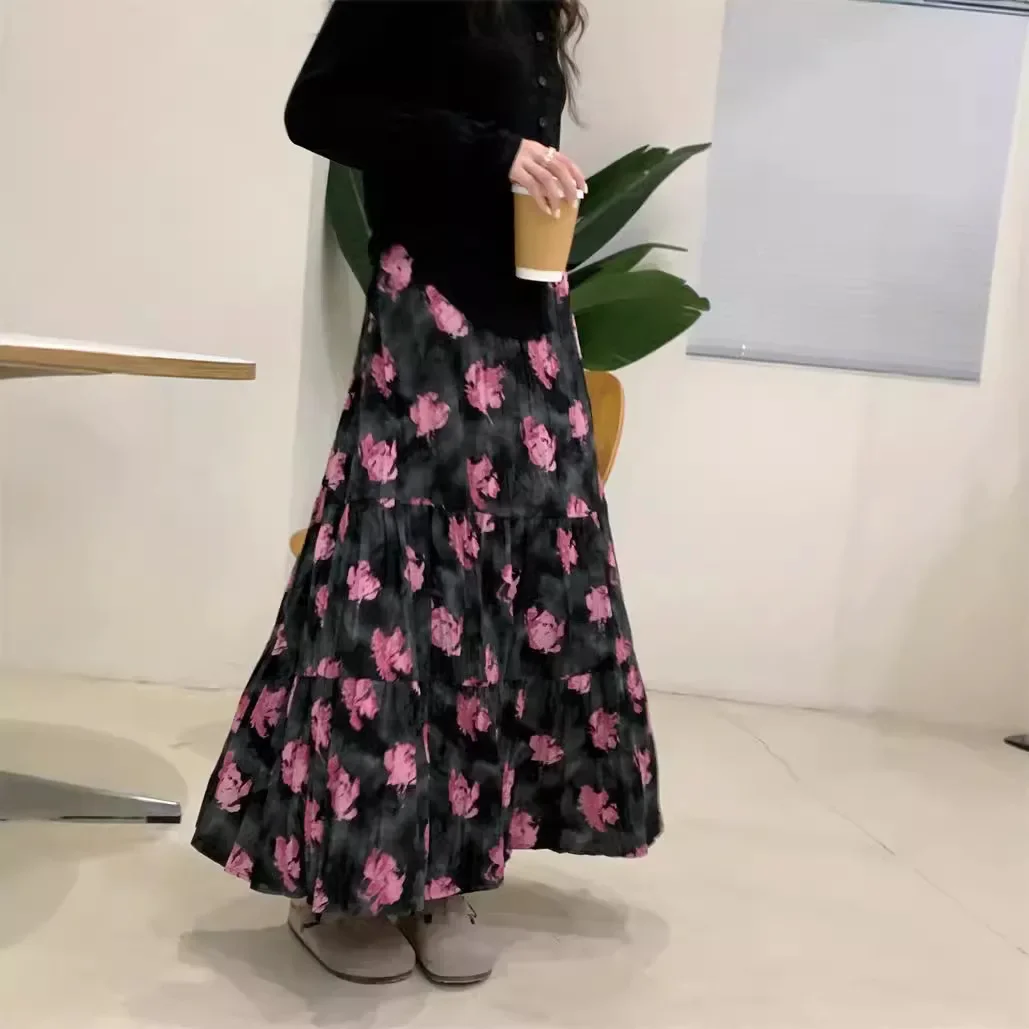 

Rose pleated skirt women's autumn 2024 new elastic high waist slim fashion temperament Joker A word casual dress.