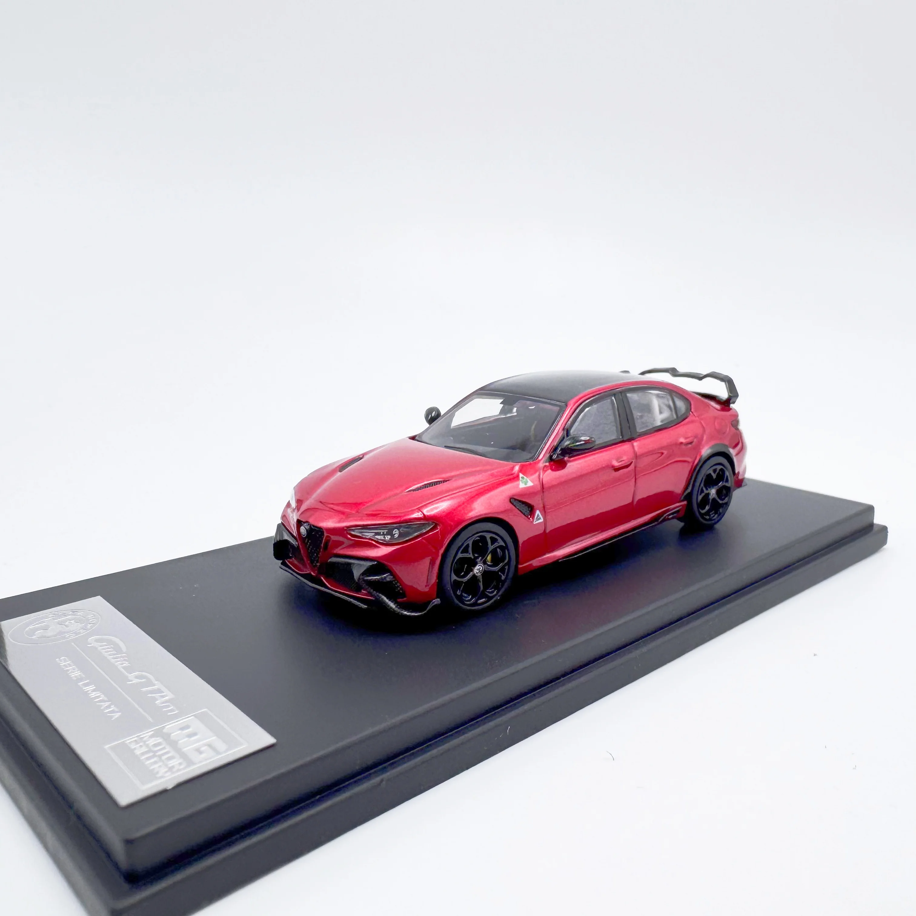 MOTOR GALLERY MG 1:64 GTAm Quadrifoglio Carbon Fiber Roof Diecast Alloy Car Model