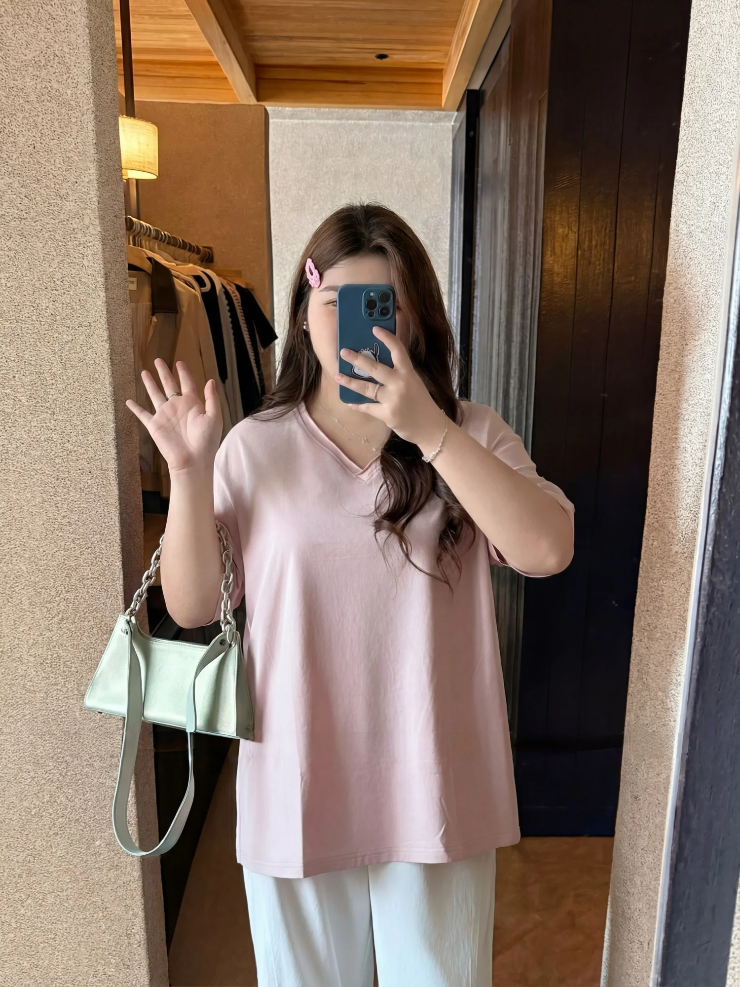 

Повседневная футболка с V-образным вырезом и коротким рукавом с эффектом похудения для женщин больших размеров, однотонная, для работы и отдыха, весна-лето