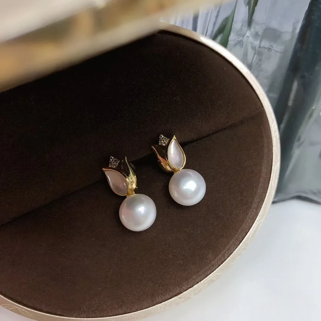 

White Shell Black Fritillary Tulip Pearl Stud Earrings Trendy New Earrings Exquisite Daily Dresses Are Easy To Match