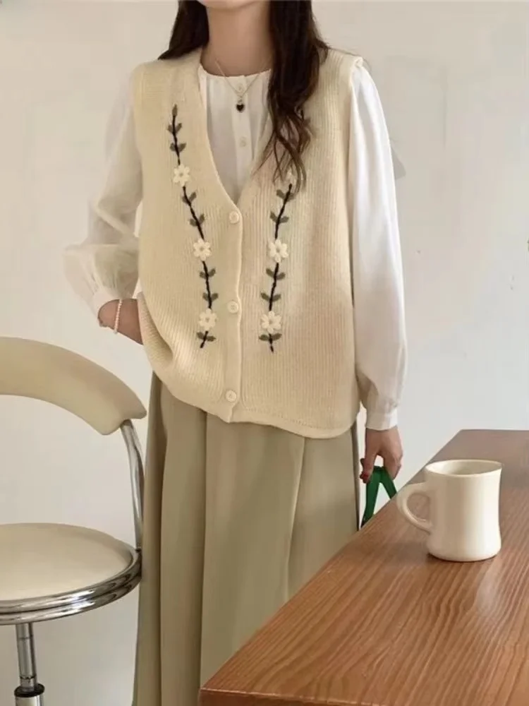 Women Clothing Vintage Flower Embroidery Knitting Vest Korean Single Breasted Loose Camisole 2026 Fashion All Match Casual Tanks