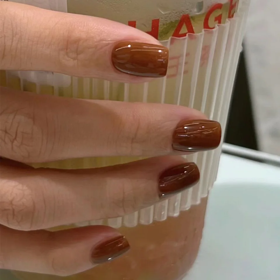 24 piezas uñas postizas de color sólido cortas cuadradas brillantes oscuras, desmontables para otoño e invierno 5