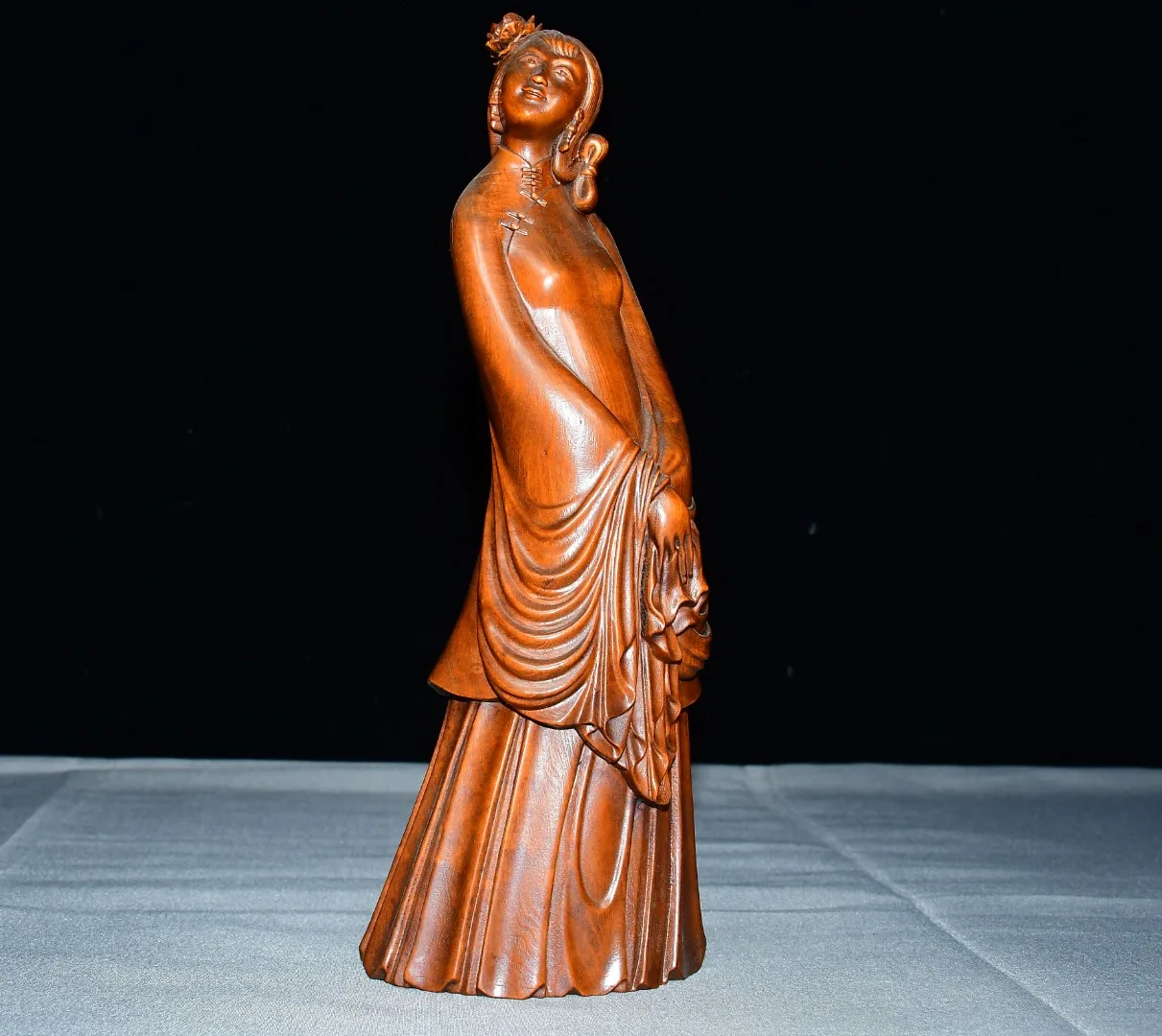 Folk Collection Old Boxwood lass Statue of a woman Statue of a maid image a lady from a noble family Standing like