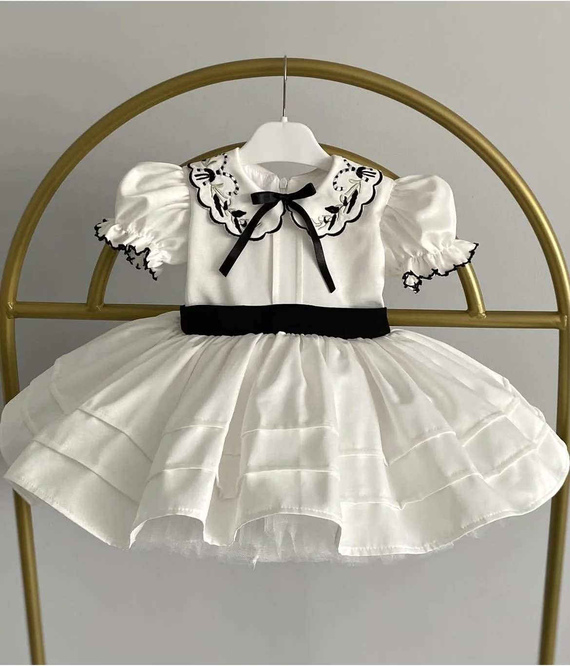 

Baby Girl Summer Beige Mesh Flower Embroidery Vintage Princess Ball Gown Dress for Party Eid Birthday Causal Photograph B73
