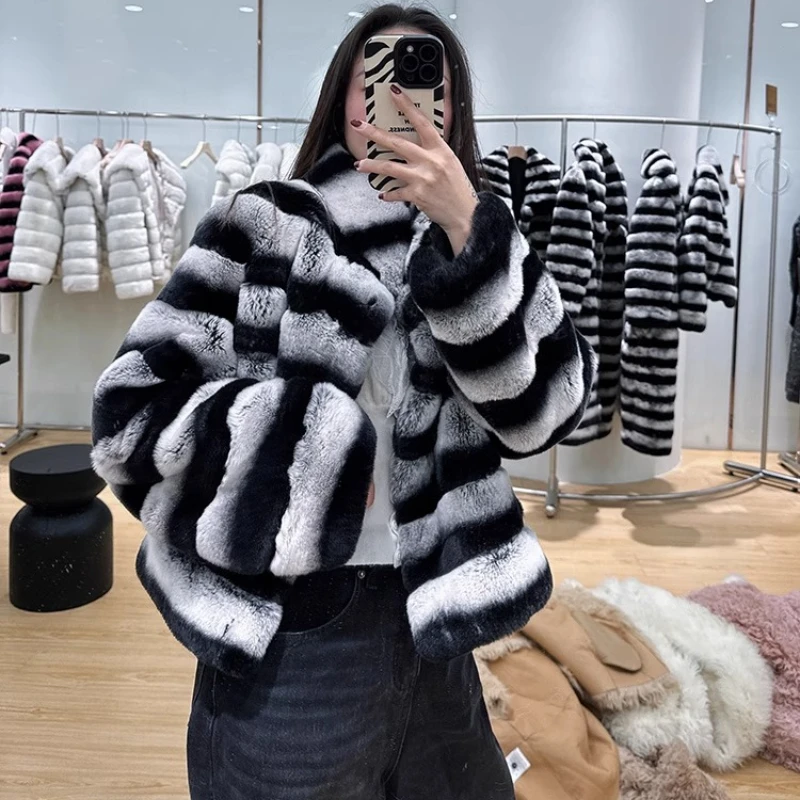 سترة شتوية نسائية جديدة لعام 2025 بلون شينشيلا معطف فرو أرنب ريكس حقيقي بأكمام طويلة وسترات خارجية فاخرة ودافئة
