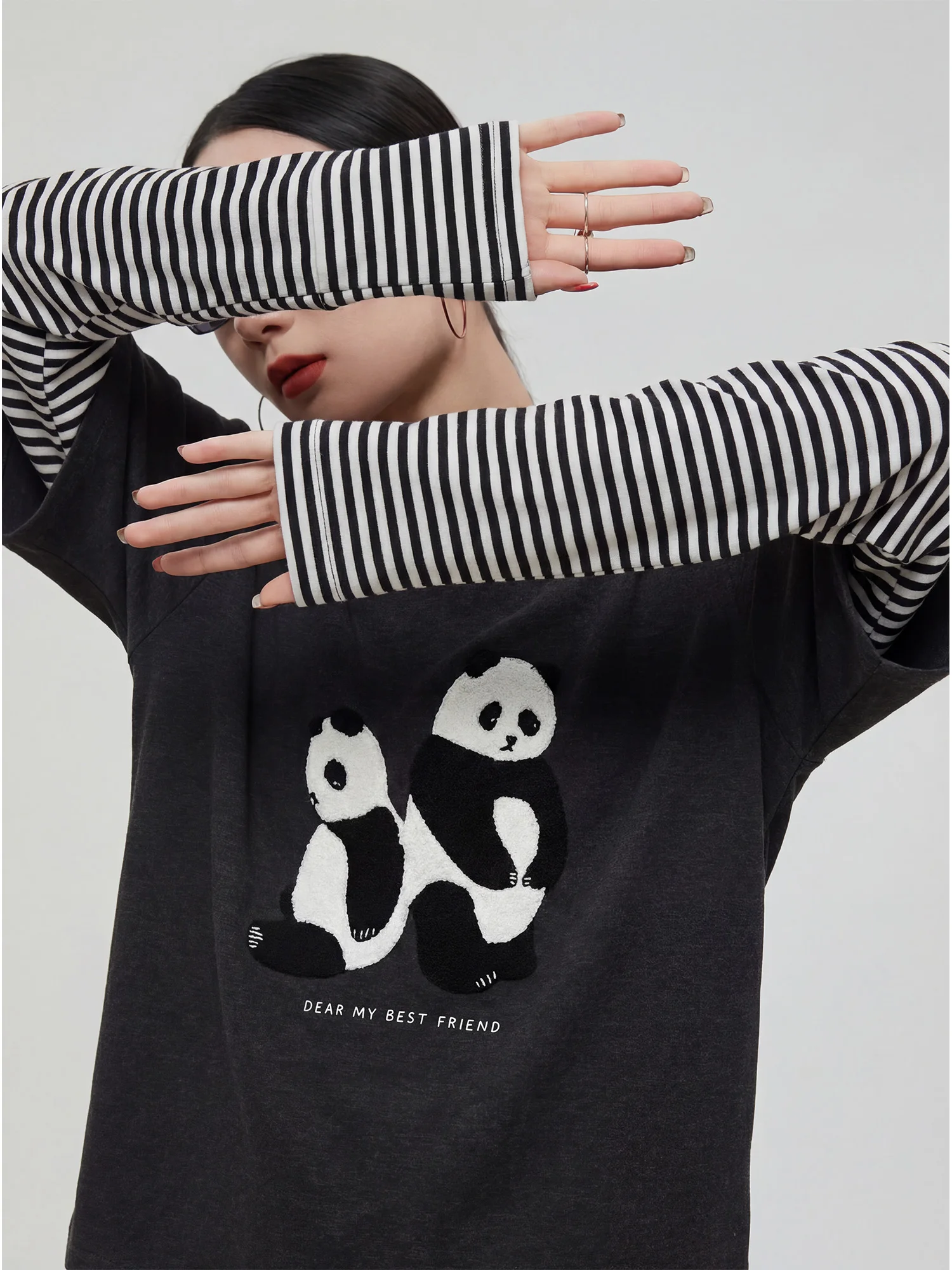 

Casual Loose Long Sve T-irt Women's Bla Stripe Splicing Panda Embroidery Top Spring New Sle Comfortable Versatile irt