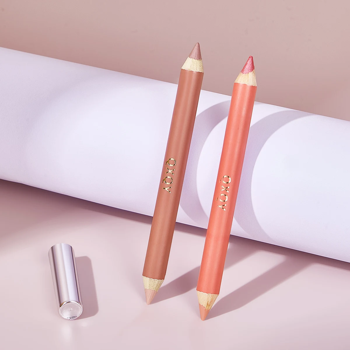 Dwugłowy, jedwabiście gładki, matowy naturalny róż i konturówka do ust Perłowy, łatwy do rozmazywania, długotrwały makijaż