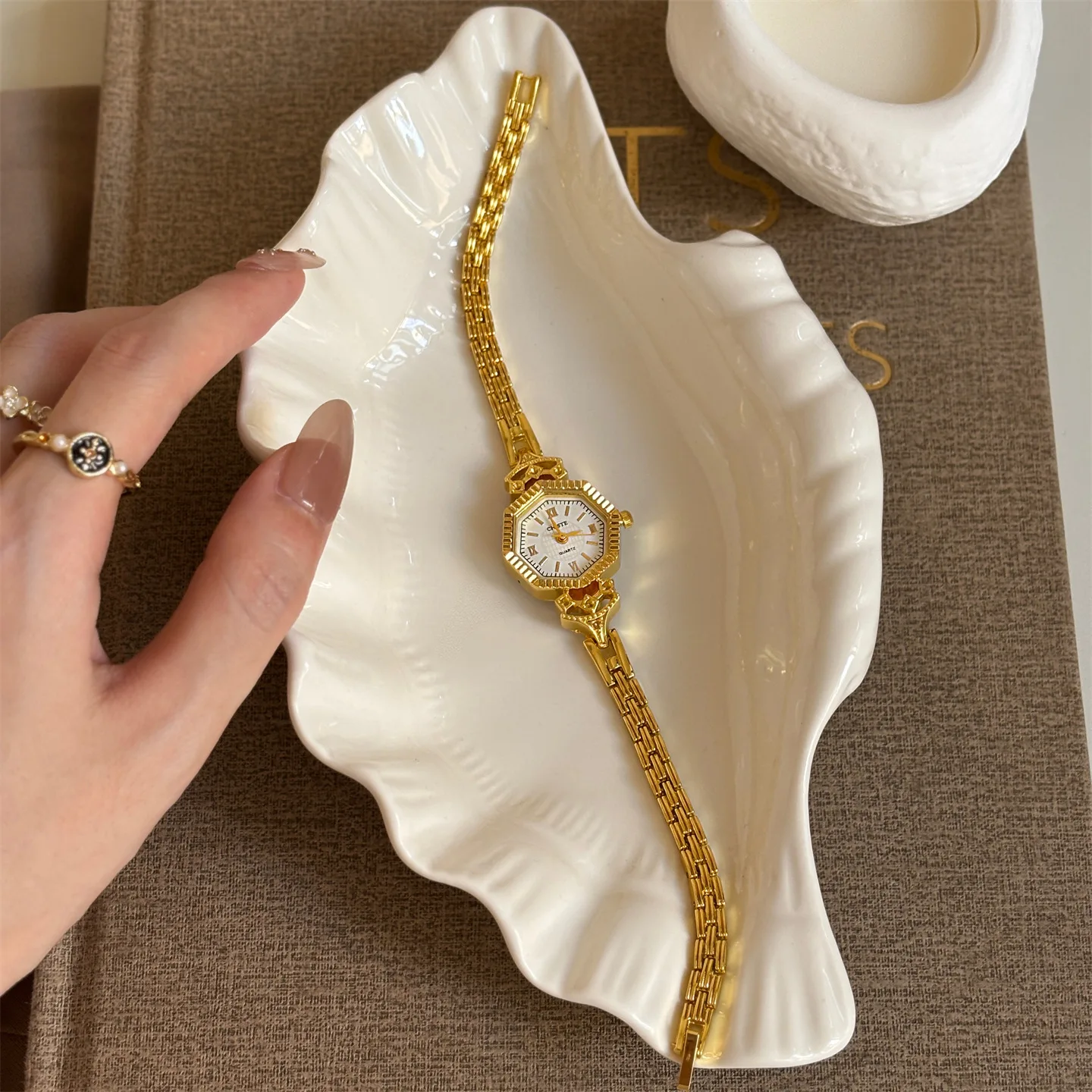 Women's inlaid zircon flexible pull out bracelet with diamond square alloy case rhinestone scale simple dial quartz watch