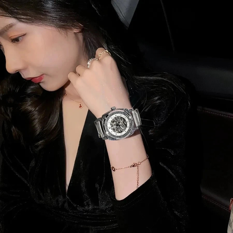 Orologio meccanico da donna di nicchia di lusso leggero Orologio meccanico automatico vuoto alla moda personalizzato Orologio da regalo per il tempo libero sportivo