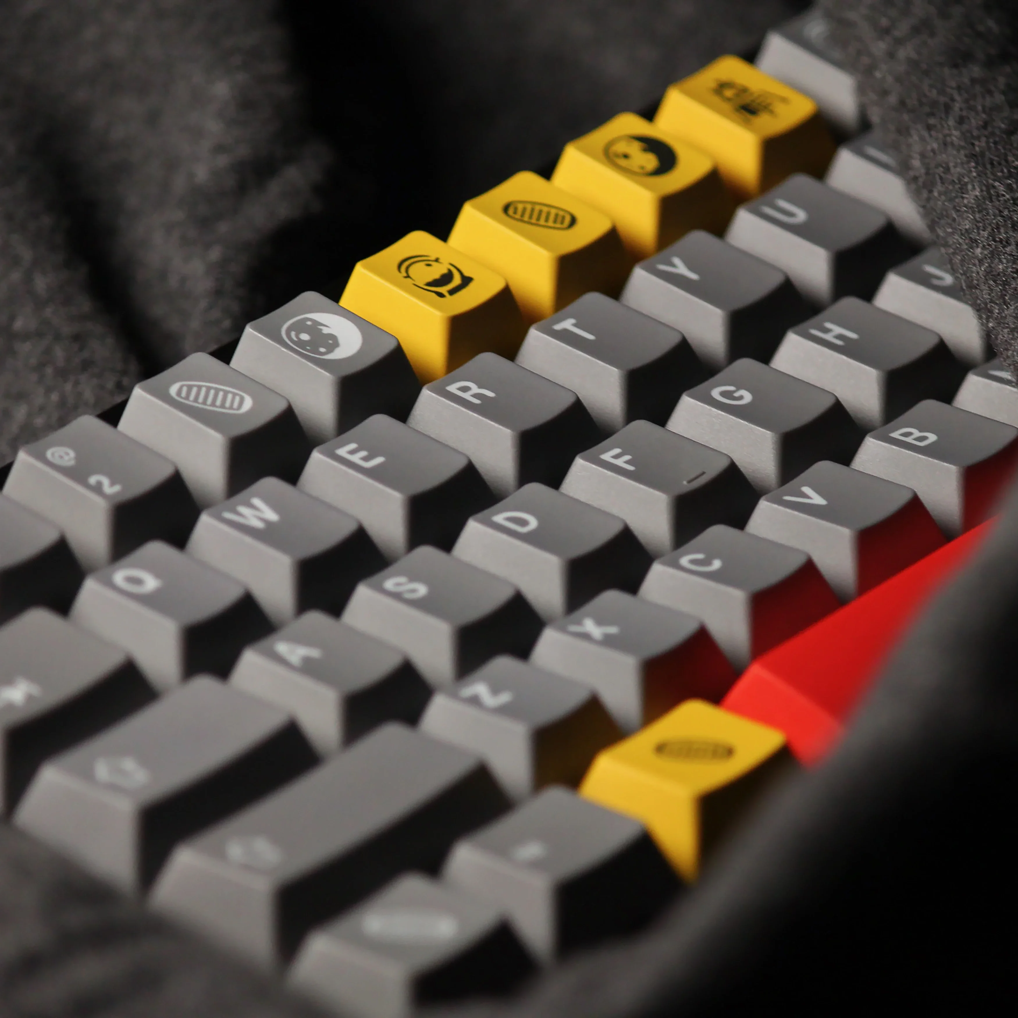 

Lunar keycaps Original height PBT five-sided sublimation mechanical keyboard Customized full set