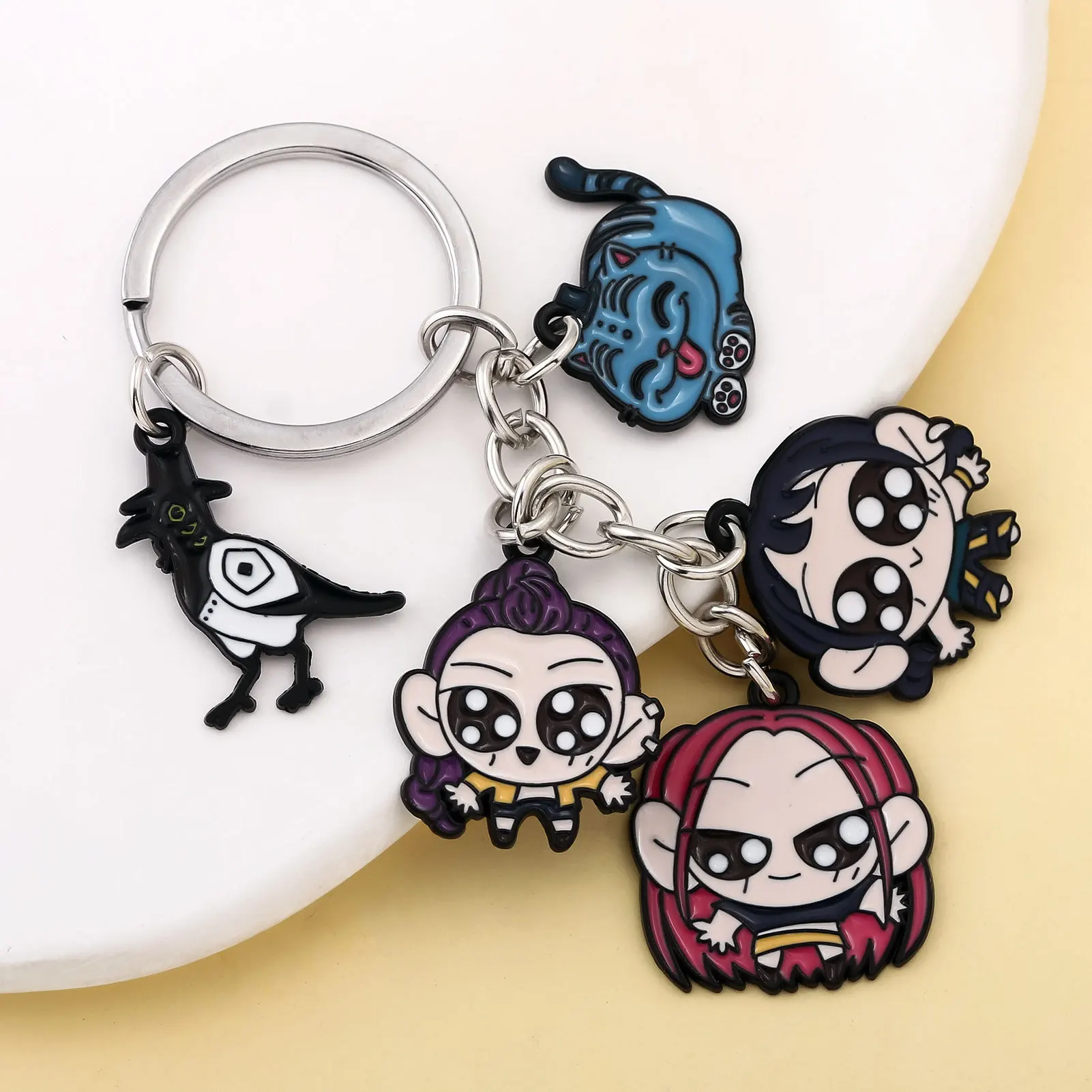 أنيمي Kpop شيطان الصيادين الأزرق القط الغربان المفاتيح حقيبة ظهر جميلة سيارة قلادة كيرينغ تأثيري مجوهرات اكسسوارات هدية لصديق