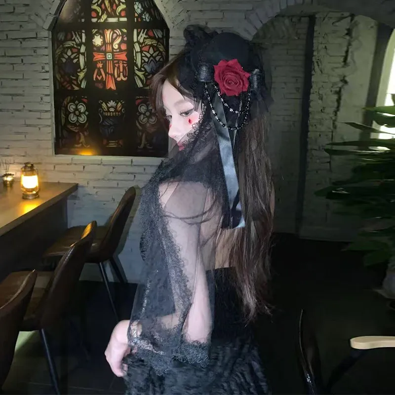 

Готический мини-шляпка-фрак с розой, черный или белый, элегантный модный головной убор для повседневной носки, подарок на Хэллоуин или День Благодарения, шляпка-фрак с розовой цепочкой