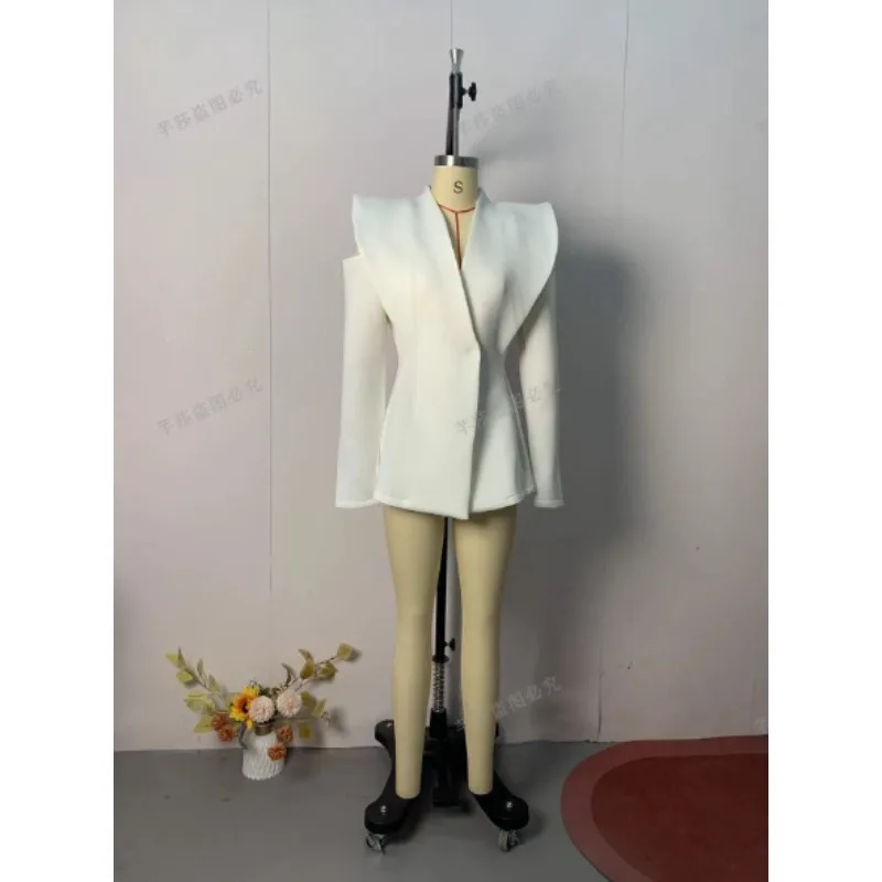 

Новое женское платье в европейско-американском стиле: изысканное, повседневное, модное, с асимметричным подолом, длинными рукавами и белым цветом, подчеркивающее талию.