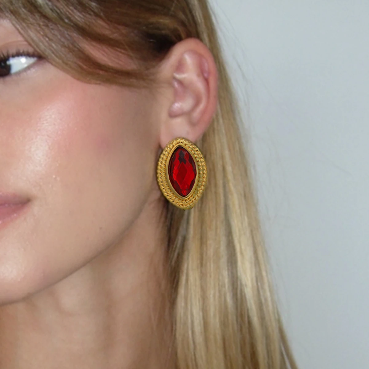

Dainty Olive Shape CZ Zircon Stud Earrigs for Women Shiny Red Geometric Stone Waterproof Woven Texture Gold Plated Studs Jewelry