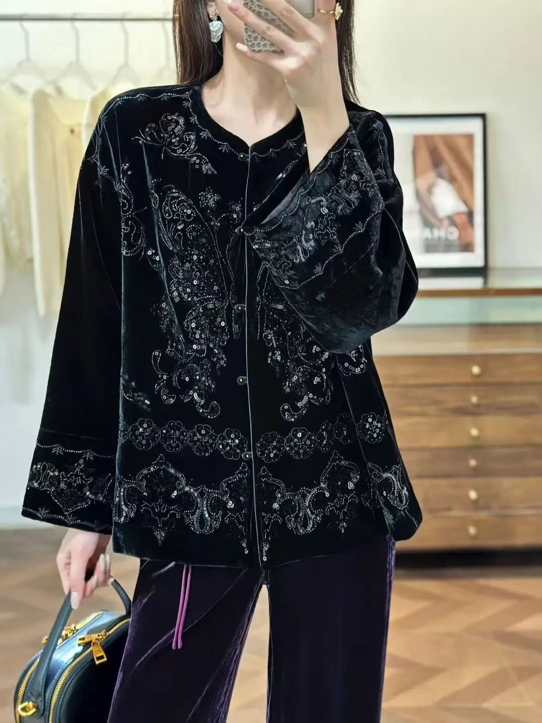 Jesienny płaszcz damski w nowym chińskim stylu, z jedwabiu i aksamitu, z wykwintnymi zdobieniami z koralików w kształcie motyli, zapinany na jeden guzik, rozmiary S-XL