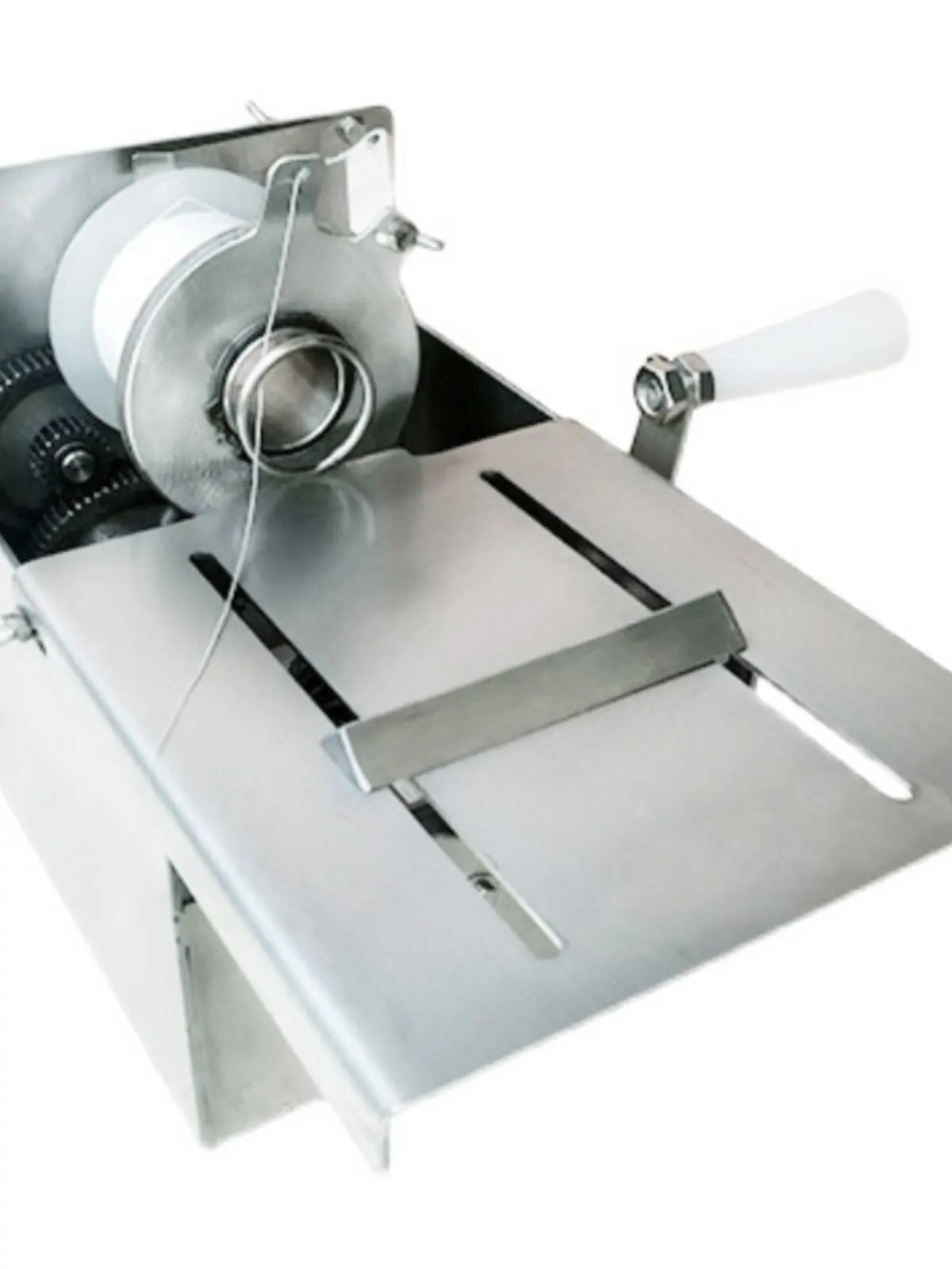Automatic sausage quantitative segmented sausage bundling machine