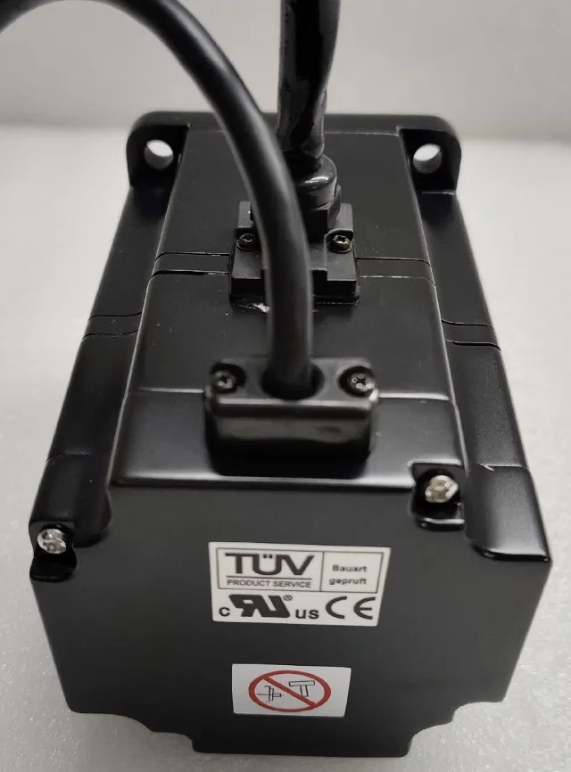 Original Genuine Brand New Servo Motor SGMPH-04A1A-YR32，SGMPH 04A1A YR32，Fast shipping，In Stock