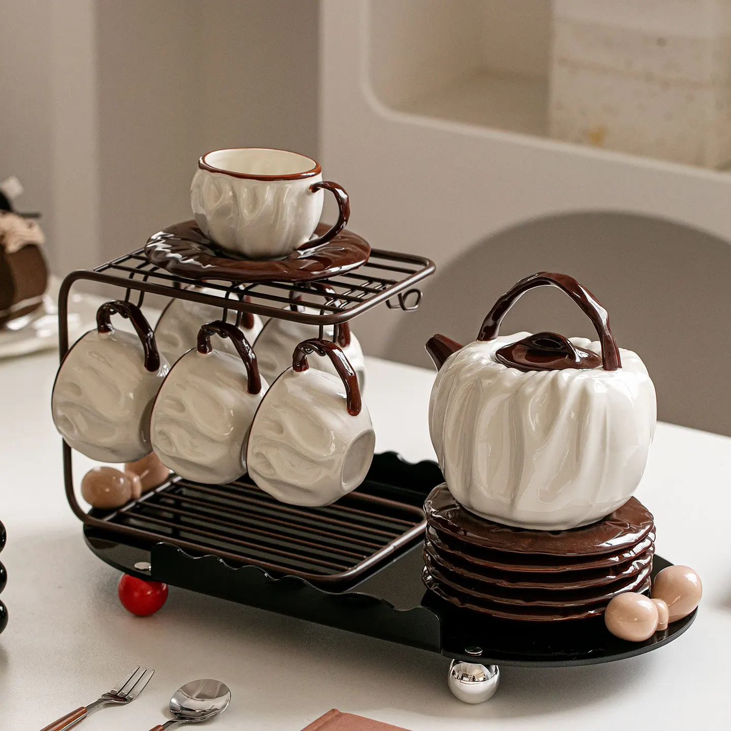 Medieval tea  ceramic cup and saucer  water set, light luxury coffee cup with teapot set, household and commercial.