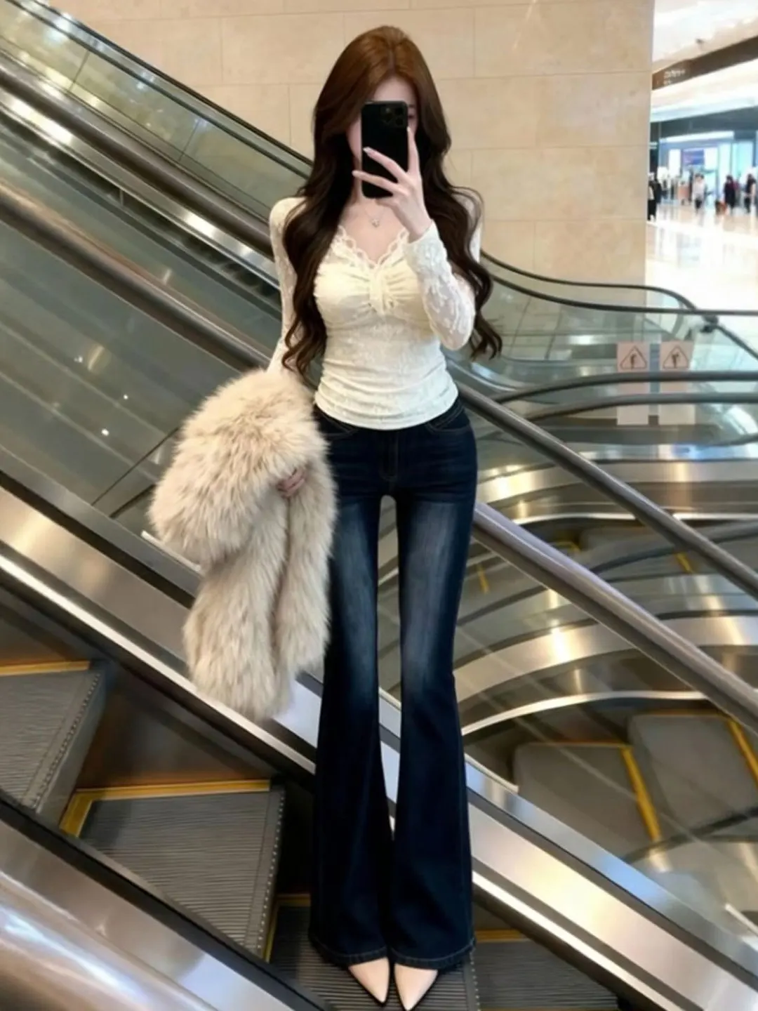 

Pure Desire Unique Beautiful V-neck Short Lace Shirt Slim Fit Spring 2026 New Style French Style Long Sleeve Women's Top