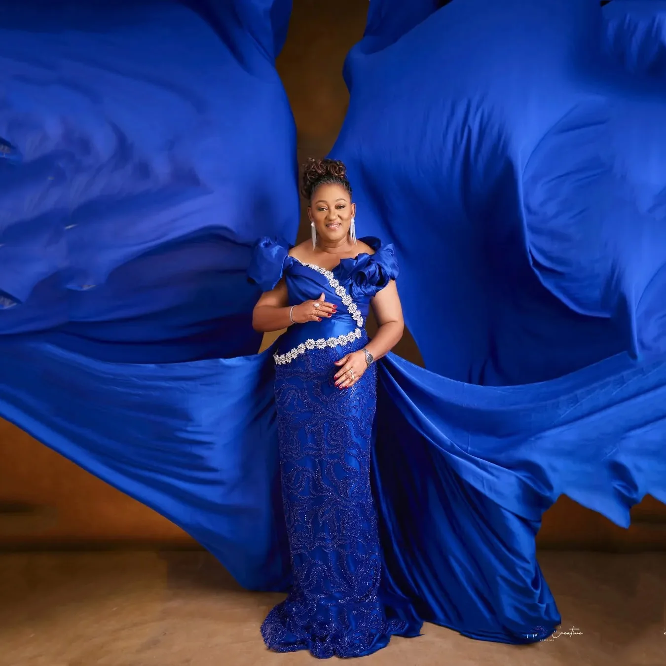 Royal Blue Prom Dresses Long Flowing Train Mermaid Evening Dresses Pleated Off Shoulder Appliqued Beaded Lace Formal Gowns