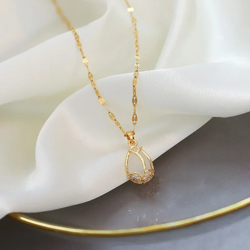 South Korean Fashion Tulip Necklace with Premium and Small Design Set with Rhinestone Necklace for Women